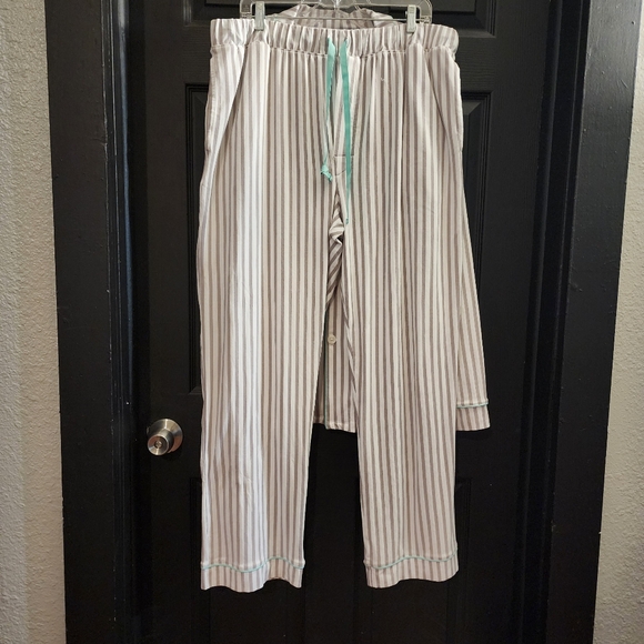BedHead Pajamas Long-Sleeve Grey Striped Classic PJ Set in Mid Grey Stripe - Picture 11 of 16
